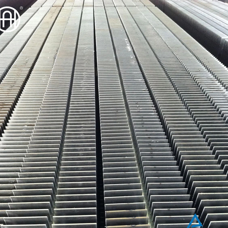 Studded Alloy Steel Finned Pipe Beveled Ends for Bolier